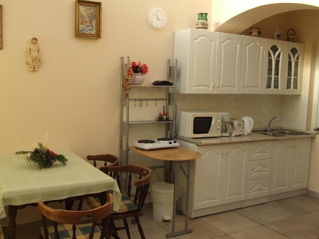 Abbázia Apartman Apartman Eger Szoba fotó